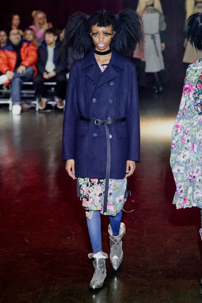 Look 18